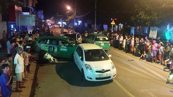 13 xe hơi, xe máy đụng nhau, ít nhất 1 người chết, 10 bị thương 