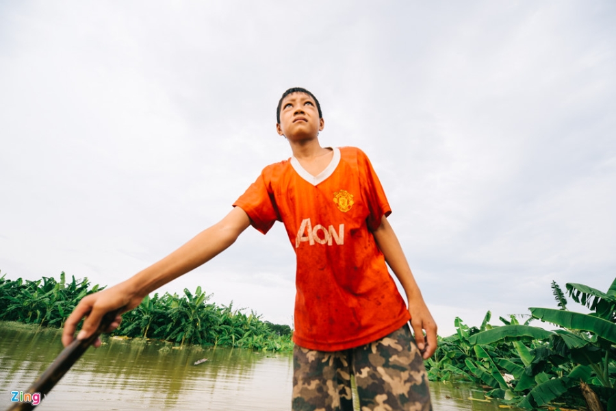 Cuoc song o oc dao Ha Noi nhung ngay nuoc len hinh anh 17