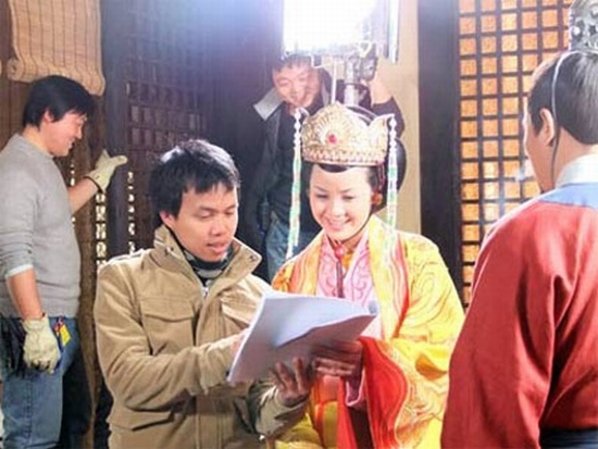 dao dien chup anh nong va ga tinh nu dien vien: dong nghiep noi gi? hinh anh 2