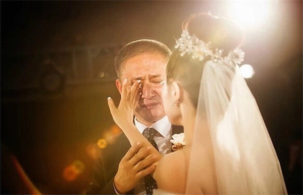 Câu chuyện con gái ẵm cháu về thăm nhà, nửa đêm kêu đói bố liền đúc từng muỗng xôi gây xúc động cộng đồng mạng - Ảnh 5.