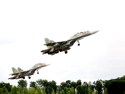 Su-30 Viet Nam tan cong chinh xac tuyet doi 