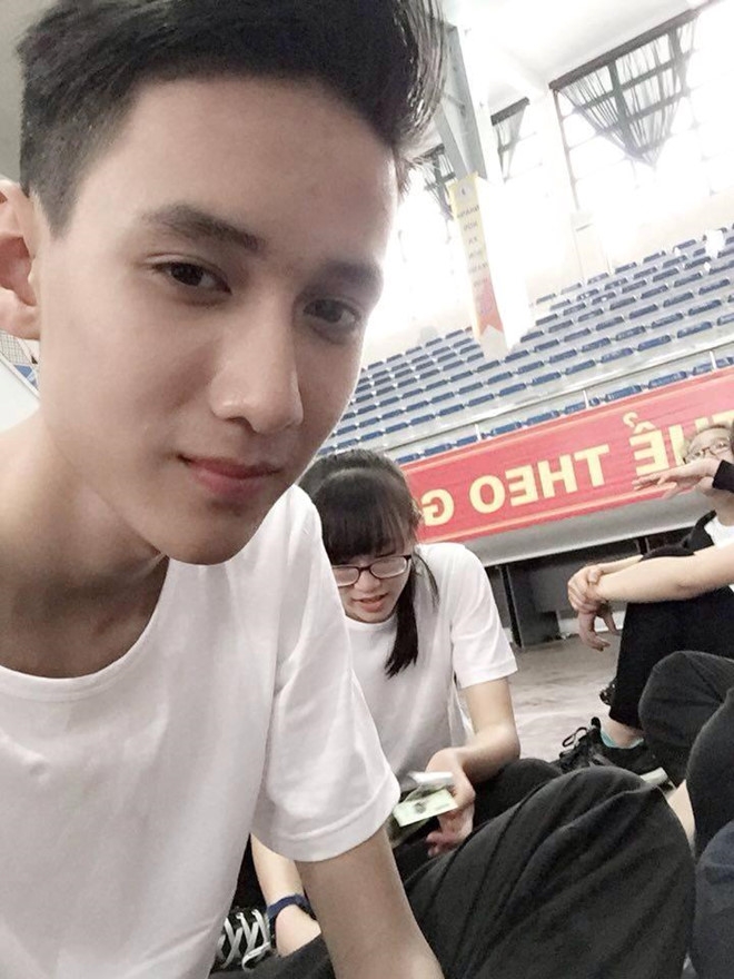 10X hoc gioi, cao 1,87 m khoa Facebook vi bong dung noi tieng hinh anh 4