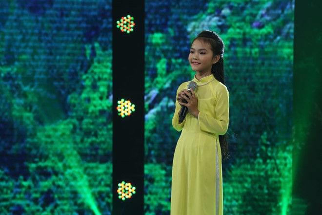Me than tuong nhi phai rua bat thue de co tien cho con thi hat hinh anh 1