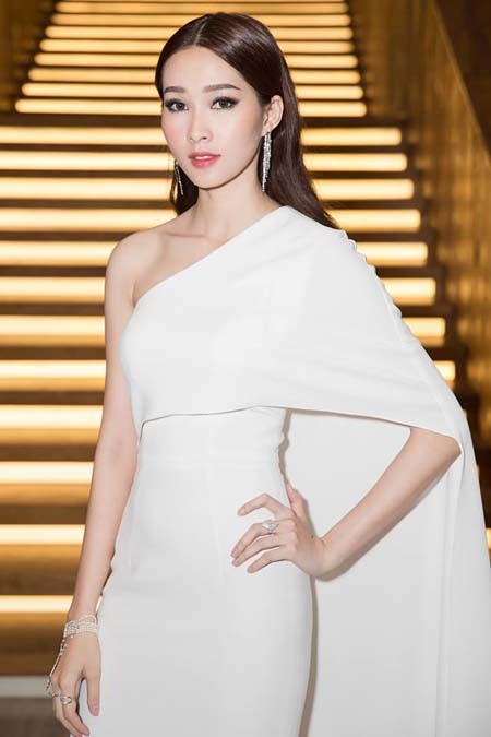 bi ban than loi dung, hoa hau dang thu thao buc xuc len tieng hinh anh 1