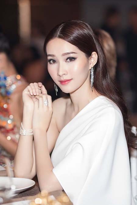 bi ban than loi dung, hoa hau dang thu thao buc xuc len tieng hinh anh 3