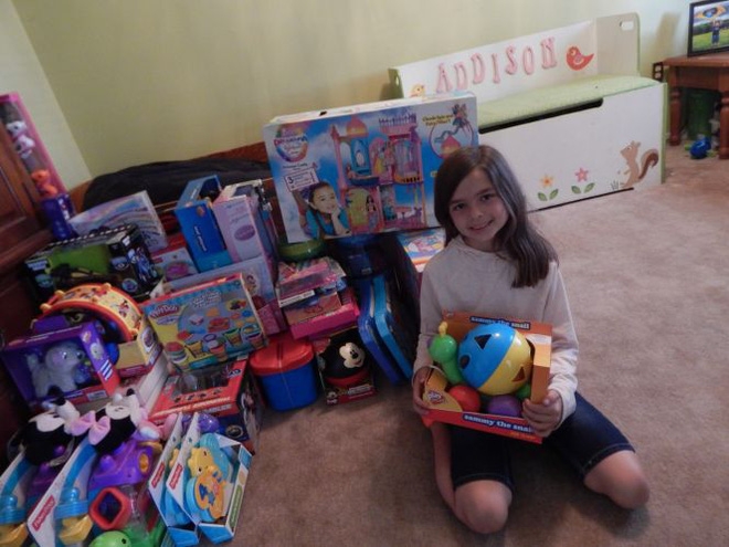 Con gái xin mẹ mua đồ chơi vào ngày sinh nhật nhưng việc con làm sau đó đã khiến mẹ không nói nên lời - Ảnh 2. Con gái xin mẹ mua đồ chơi vào ngày sinh nhật nhưng việc con làm sau đó đã khiến mẹ không nói nên lời - Ảnh 2.