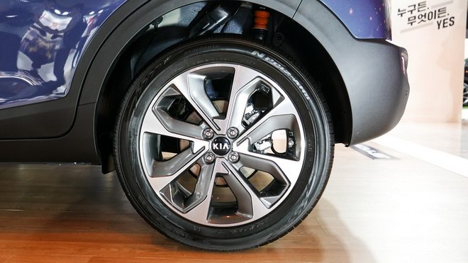 kia stonic hoan toan moi co gia tu 376 trieu dong hinh anh 4