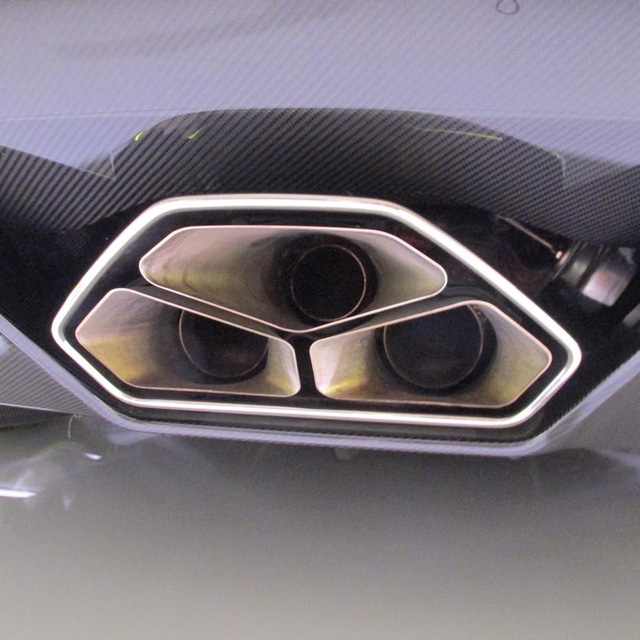 Lamborghini Aventador S đầu tiên cập bến Việt Nam xuất hiện tại quận 12 - Ảnh 6.