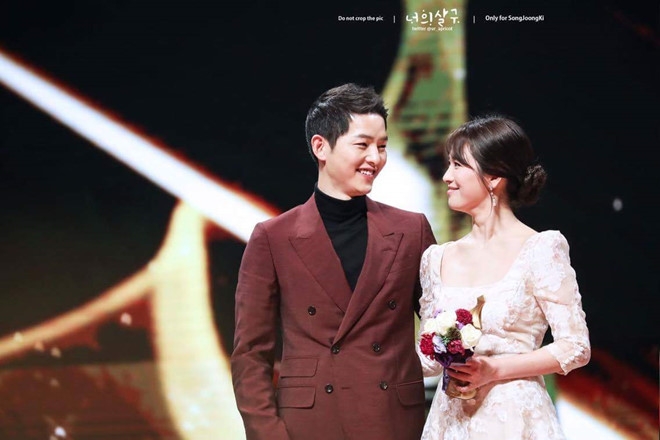 Song Joong Ki bi chi trich dung chuyen ket hon quang ba phim moi hinh anh 1