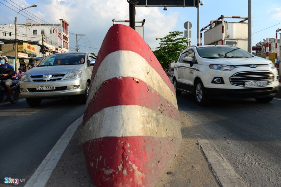 Tram thu phi bo hoang giua duong o Sai Gon hinh anh 9