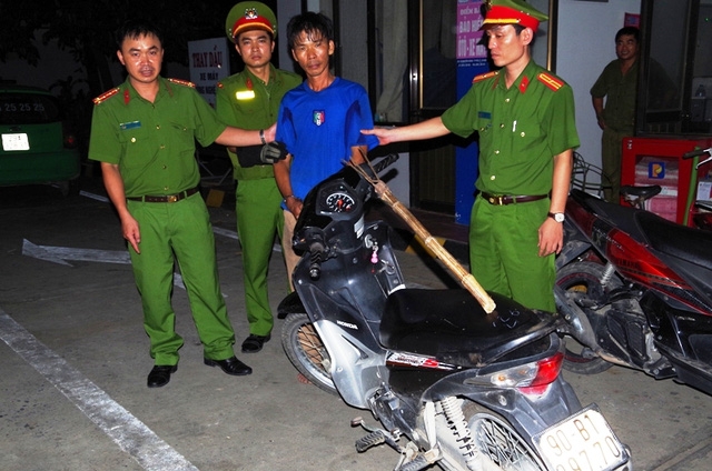 Đối tượng Nguyễn Thanh Tâm bị lực lượng Cảnh sát 113 bắt giữ sau 20 phút gây án (ảnh: Công an tỉnh Hà Nam)