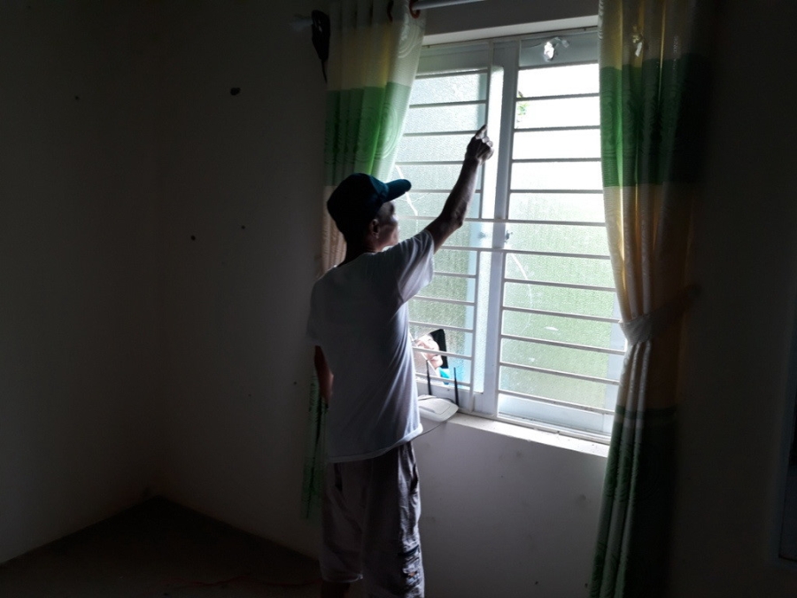Tiếng nổ lớn phát ra khi máy bay bay ngang, 4 căn nhà hư hỏng - ảnh 2