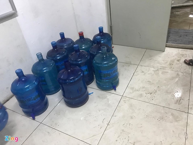 Chung cu HUD3 cat nuoc, dan phai dung nuoc cuu hoa, muc tu be ca hinh anh 2
