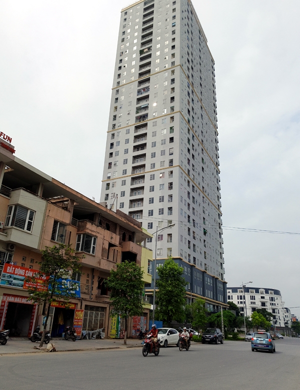 Hà Nội: Sợ bão số 4 gây mưa lớn, chung cư – biệt thự tậu bao cát chặn hầm chống ngập - Ảnh 3.