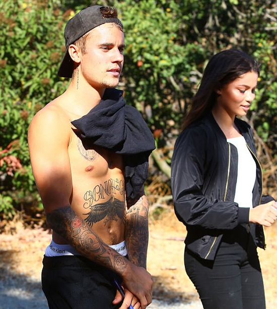 justin-bieber-coi-tran-di-dao-voi-co-nguoi-mau-tre-dep-2