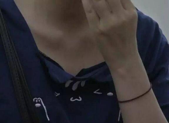 nho qua xau, co gai thoat khoi bi cuong buc trong tiem net  hinh anh 2