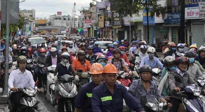 ​Tái diễn kẹt xe trên đường Nguyễn Kiệm  
