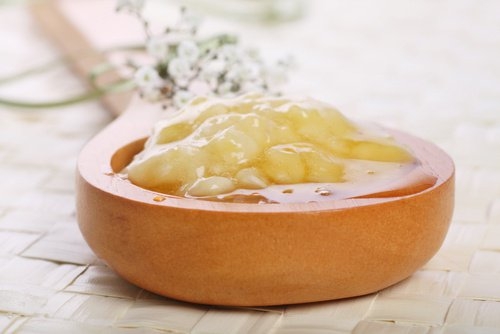 Tóc khô và xơ rối? Thử bôi 2 loại quả này lên tóc đi, mượt như vừa đến salon phục hồi tóc luôn - Ảnh 3.