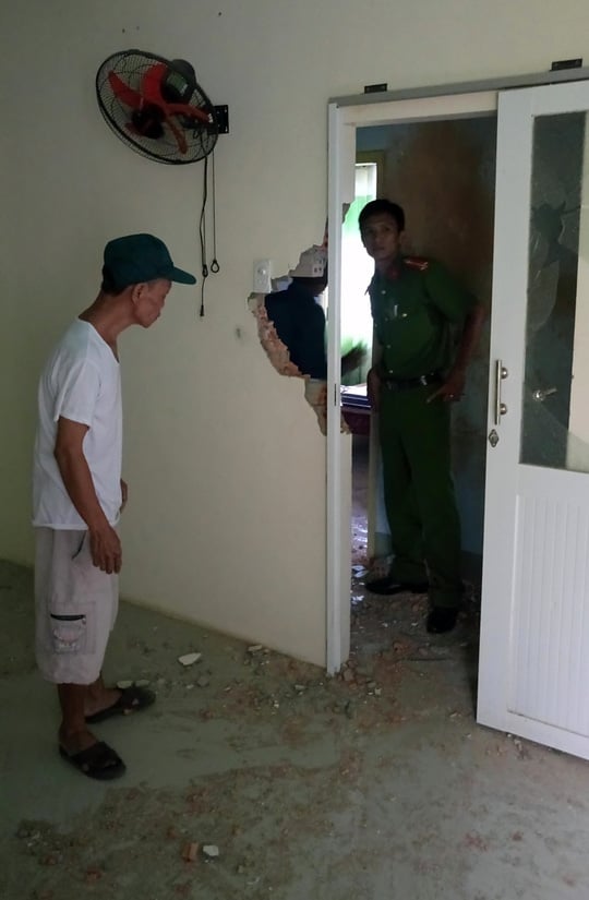 Vụ nổ hư hỏng nhiều nhà dân: Trung đoàn Không quân 937 hỗ trợ thiệt hại - Ảnh 1.