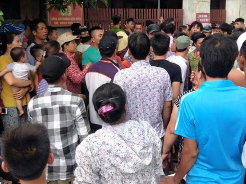 Đánh người, đốt xe: Hành vi đám đông đáng sợ - ảnh 4