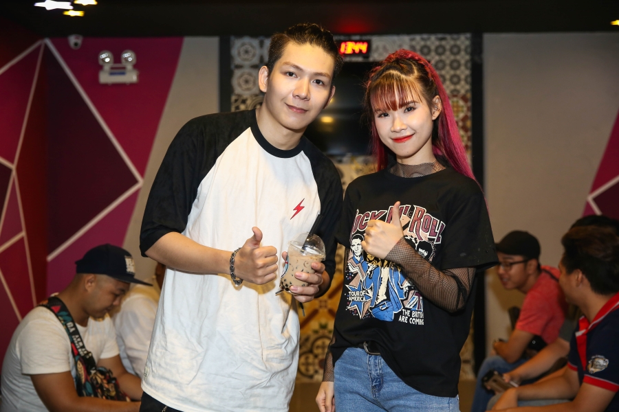 Kelvin Khánh 'cưỡng hôn' Tronie trước mặt vợ sắp cưới Khởi My - ảnh 1