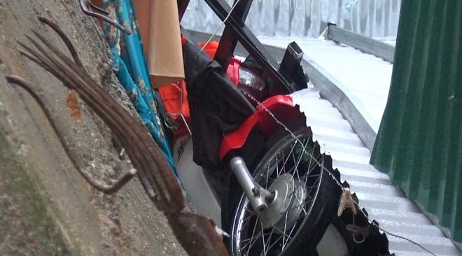 Sập nhà trong mưa, cụ ông bị vùi trong đống đổ nát - 3