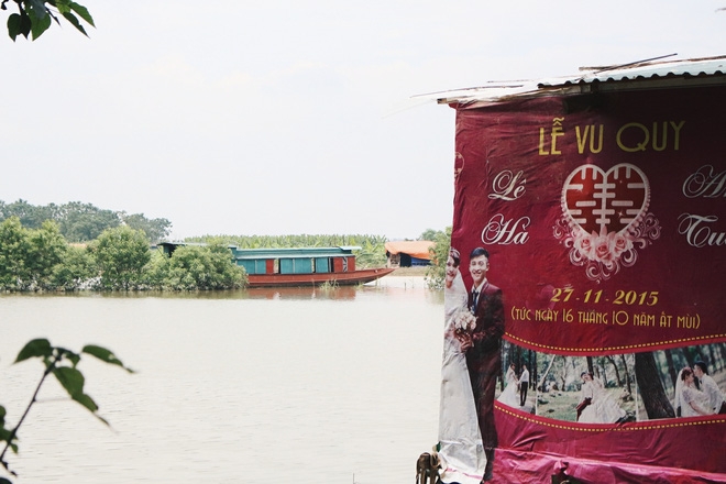 Bãi giữa sông Hồng biến thành ốc đảo sau những ngày mưa lớn, cuộc sống của người dân bị đảo lộn - Ảnh 4.