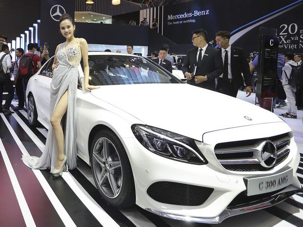 mercedes c-class moi se xuat hien tai vms 2017 hinh anh 2