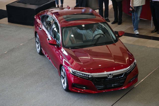 Ngắm vẻ đẹp của Honda Accord 2018 qua những hình ảnh bằng xương, bằng thịt - Ảnh 1.