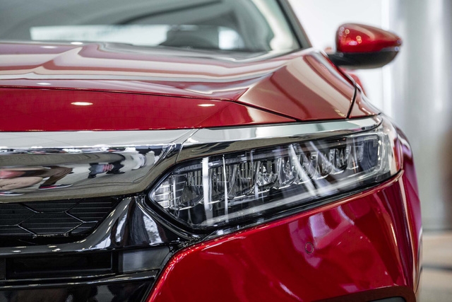 Ngắm vẻ đẹp của Honda Accord 2018 qua những hình ảnh bằng xương, bằng thịt - Ảnh 4.