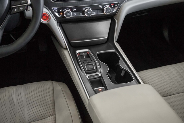 Ngắm vẻ đẹp của Honda Accord 2018 qua những hình ảnh bằng xương, bằng thịt - Ảnh 14.