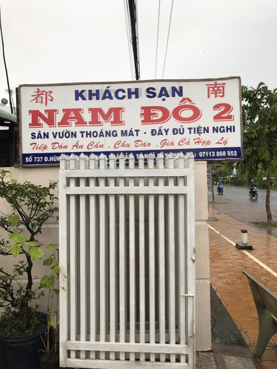 thanh nien trung quoc trom xe o to, huc tung cua sat tau thoat hinh anh 1