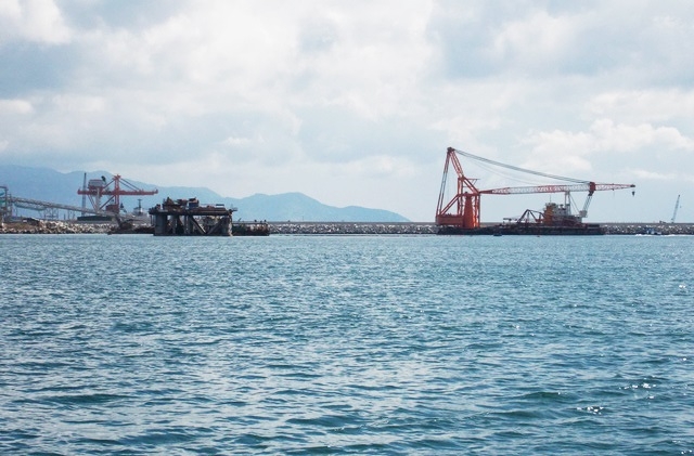 Viện Hải dương học Nha Trang vừa kết thúc chuyến khảo sát, đánh giá hiện trạng khu vực biển dự kiến nhận chìm gần 1 triệu m3 bùn tại Bình Thuận - (Ảnh: Trúc Hà)