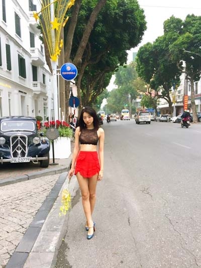 thien than noi y nhat ban tung bo anh dien do boi di khap pho ha noi hinh anh 3