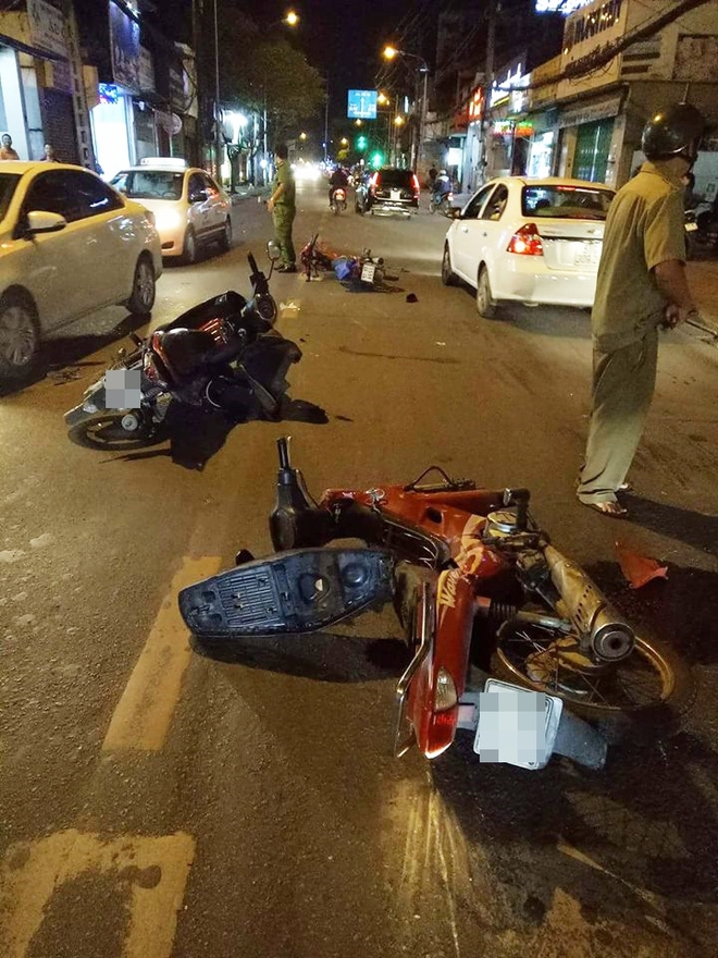 Sau tai nạn giao thông: Dượng mất, người cha ba con một mình nuôi bé trai 7 tuổi nửa tỉnh nửa mê trong bệnh viện - Ảnh 1.