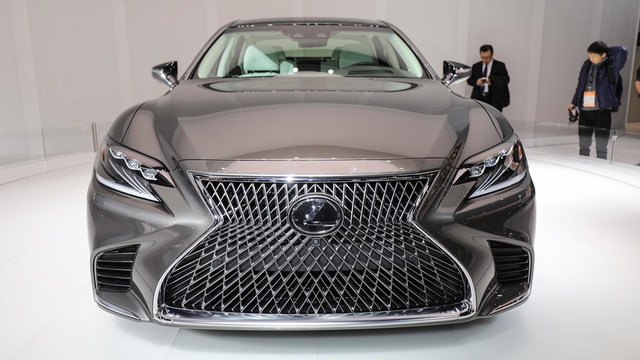 Chỉ còn vài ngày nữa, sedan hạng sang cỡ lớn Lexus LS 2018 sẽ ra mắt Việt Nam - Ảnh 3.