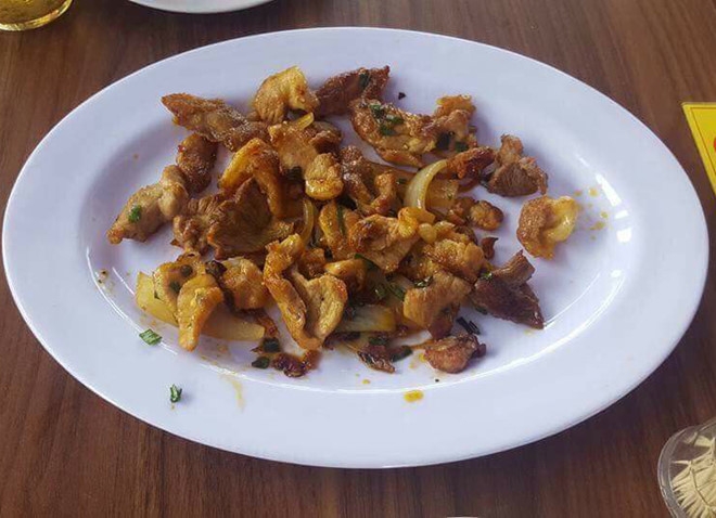 Da Nang phat nha hang 'chat chem' du khach 15 trieu dong hinh anh 1