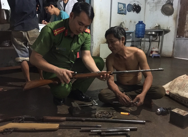 Nguoi sua sung noi tieng Buon Ma Thuot bi dieu tra hinh anh 1