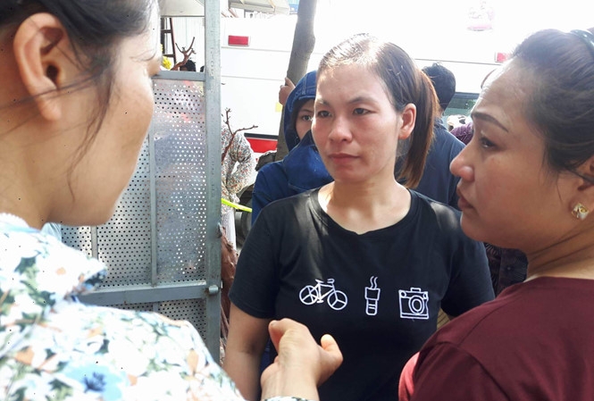 Bà May - một công nhân trong xưởng bánh kể lại vụ việc.