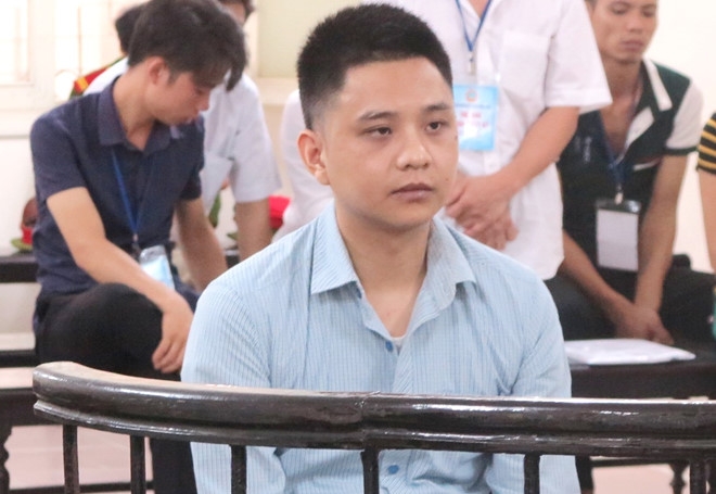 Vi khach an pho, uong bia khong tra tien linh 15 nam tu hinh anh 1