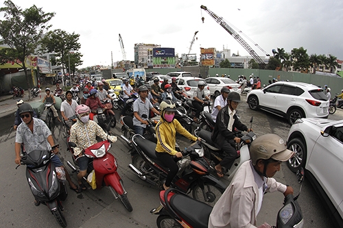 da-nang-loay-hoay-doi-pho-ket-xe