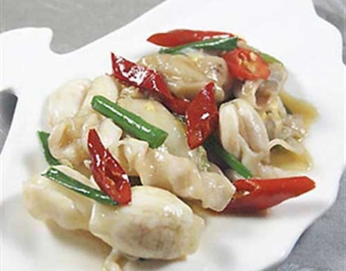 Món bong bóng cá được cho là món khoái khẩu của người Hà Nội mặc dù giá lên đến gần nửa triệu đồng/kg