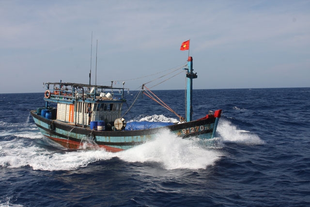tau ca co 5 ngu dan bi chim o hoang sa hinh anh 1