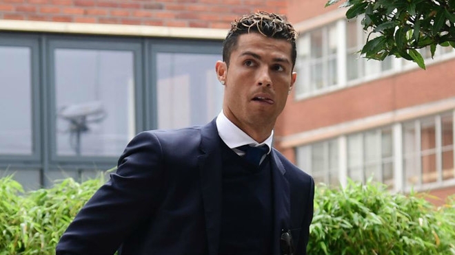 Cristiano Ronaldo trinh dien toa an Madrid hinh anh 1