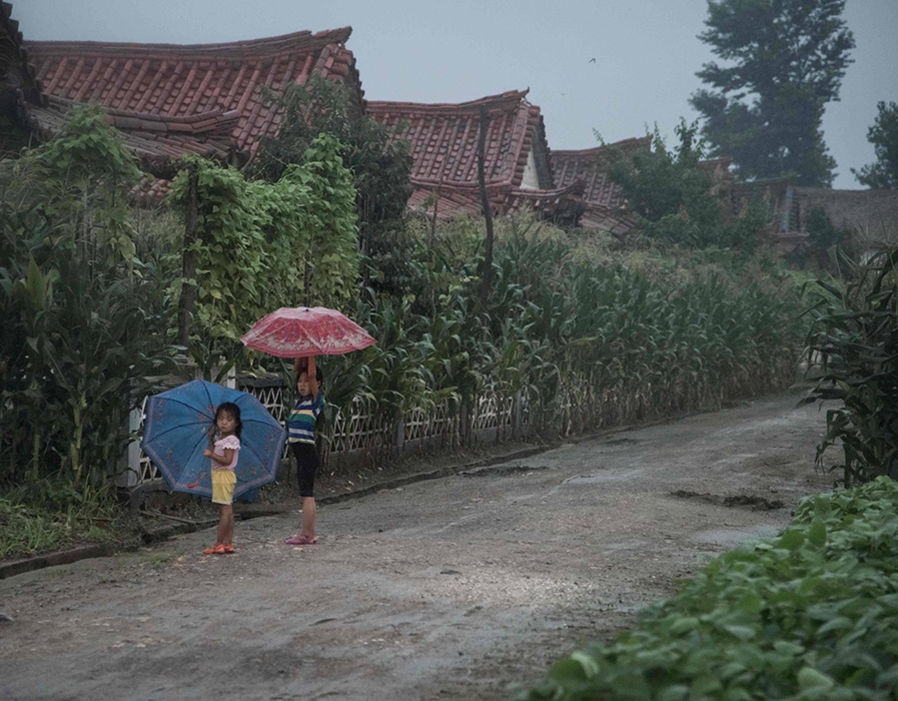 day la minh chung cuoc song o trieu tien binh yen den ngo ngang hinh anh 3