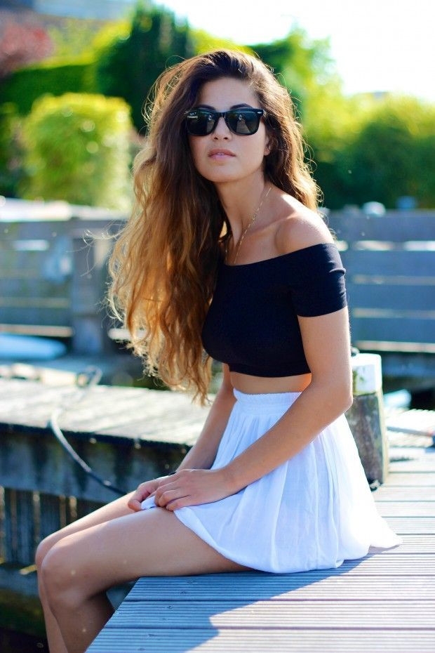 Giai ma suc hut chiec ao crop top ho vai cua Hoang Thuy Linh hinh anh 9