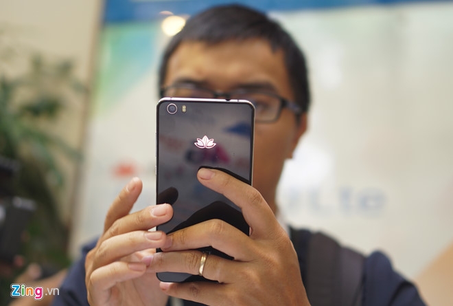 Smartphone 4G ‘made in Vietnam’ gia 4 trieu dong hinh anh 1