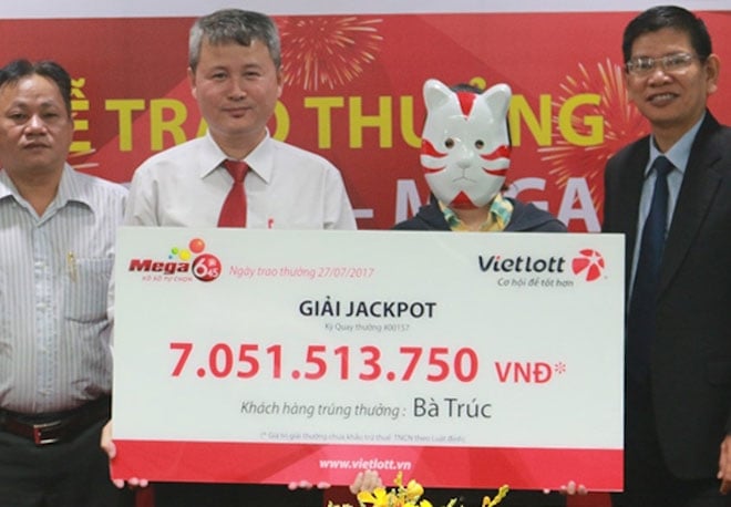 xo so vietlott: nu sinh dai hoc am thàm nhan giai jackpot 14 ti hinh anh 1