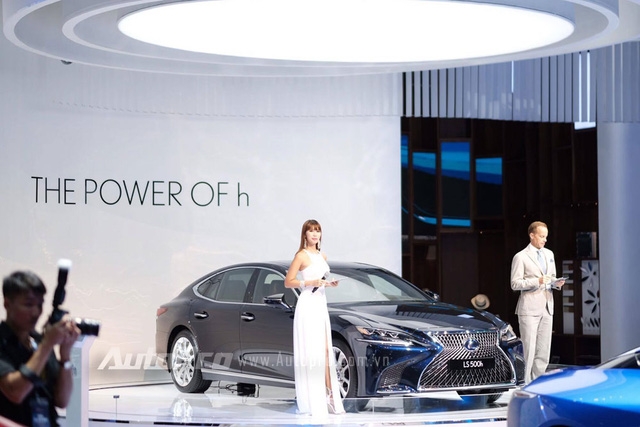 Trực tiếp: Lexus mang bộ 3 hàng nóng đến triển lãm VMS 2017 - Ảnh 3.