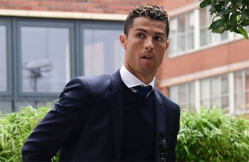 ronaldo-doi-dap-gay-gat-voi-thm-phan-khi-ra-toa